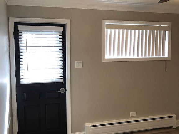 2nd image of 904 Curtiss St APT 1