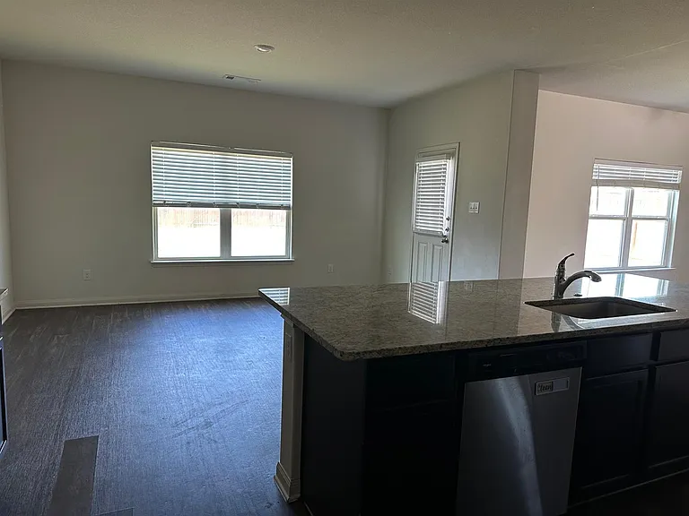 225 Allington Cir — Photo 12