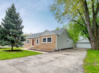 2223 Parkrose St, Crest Hill, IL 60403