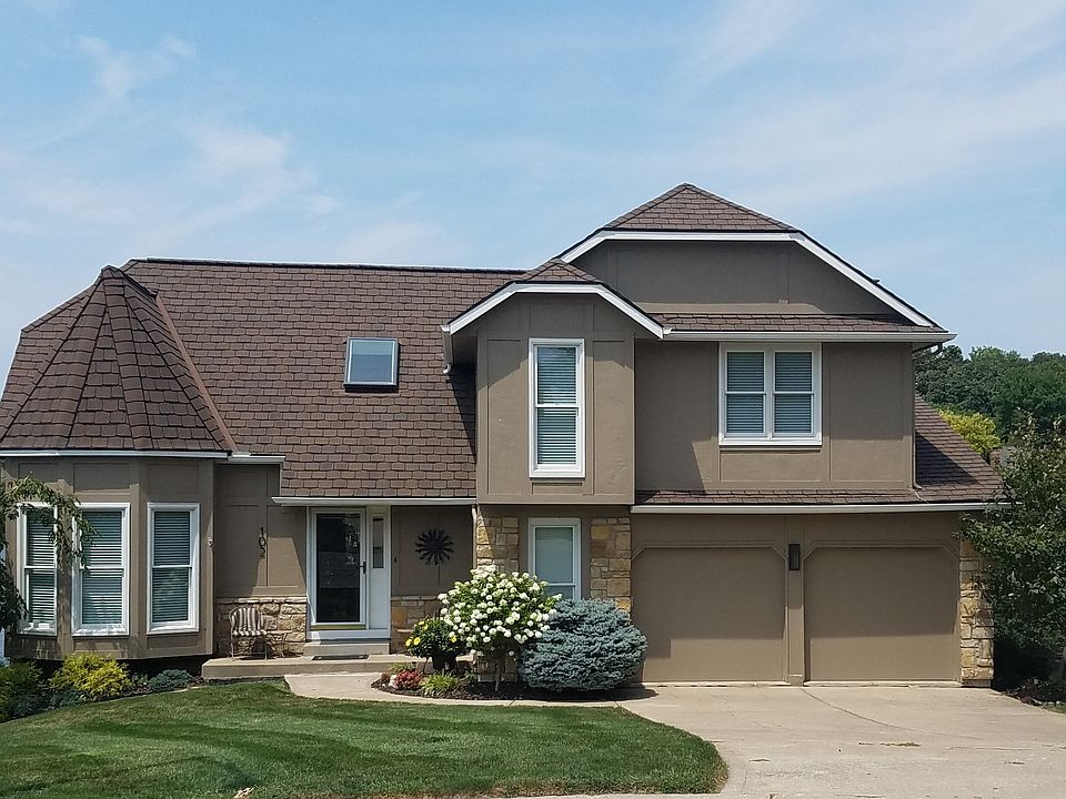 1st image of 102 NE Wood Glen Ln