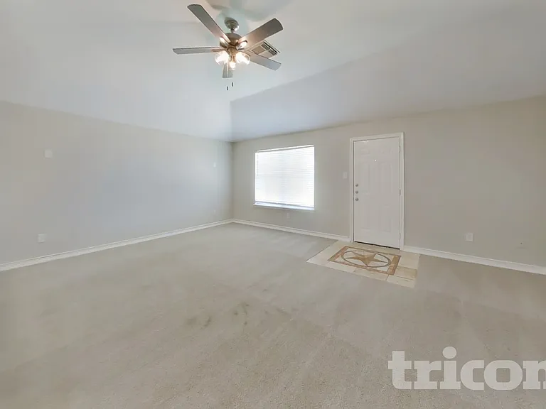 29418 Fox River Dr — Photo 3