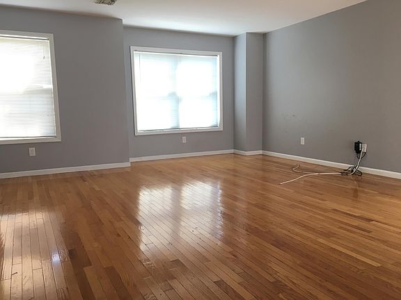 3rd image of 221 Whiton St #12Y