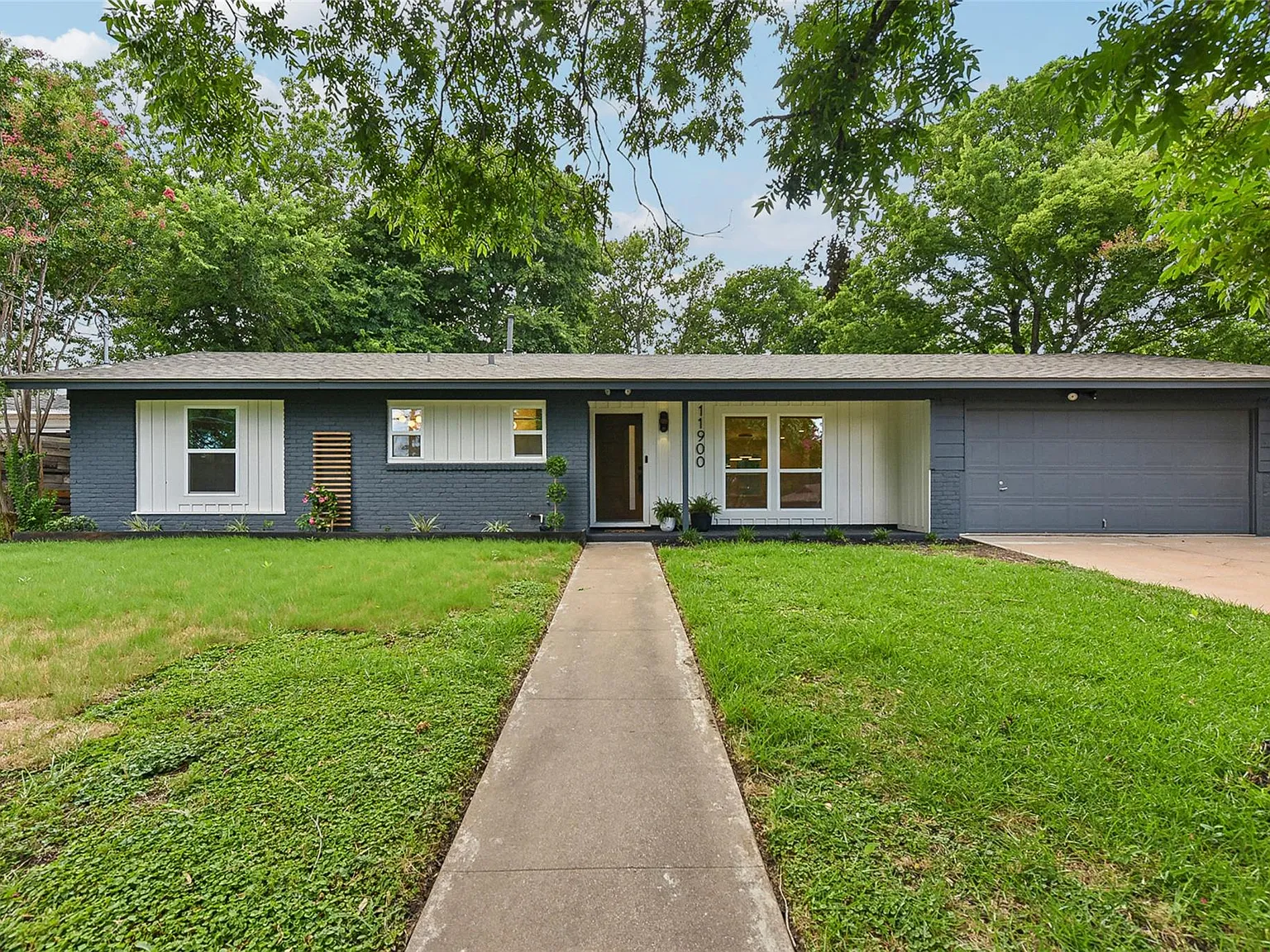 3 bed, 2.0 bath, 1351 sqft, $2,700 — Photo 1