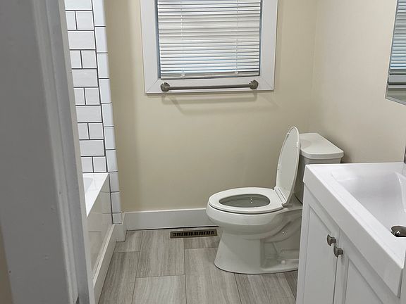 3rd image of 59 S Pine Ave #1