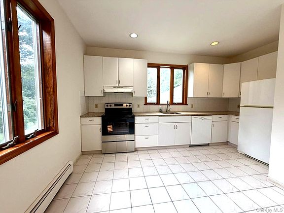 5th image of 110 Baron De Hirsch Rd #2
