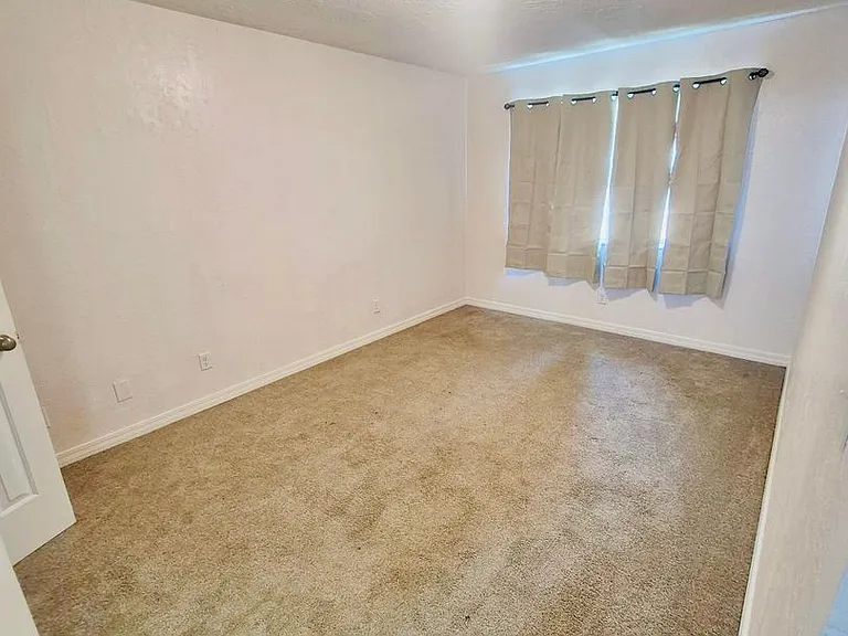 West Towne Apartments — Photo 21