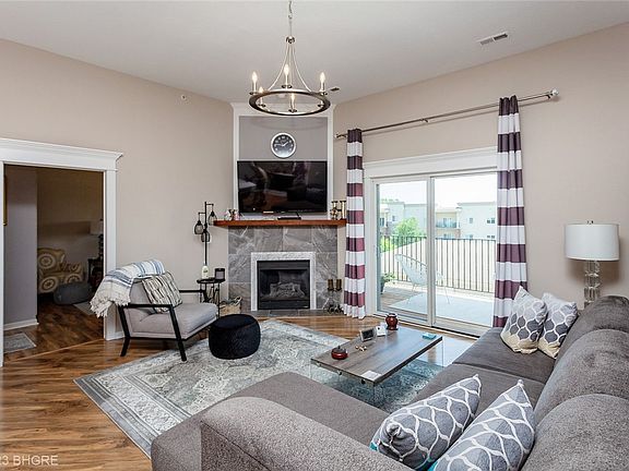 3rd image of 6350 Coachlight Dr Unit 2305