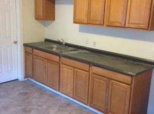 28 Lucretia Ave APT 1R, Chicopee, MA 01013