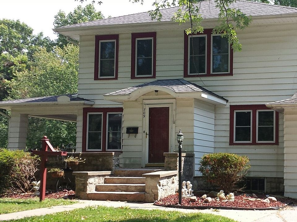 House front w/Side Porch