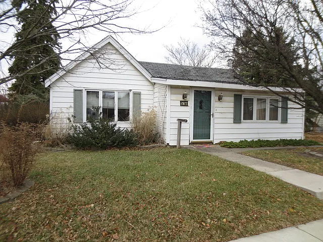 516 Ledochowski St photo 1