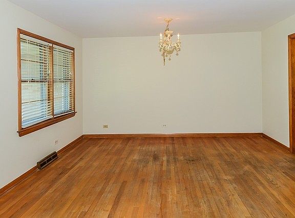 4th image of 20529 Hutchinson Ave