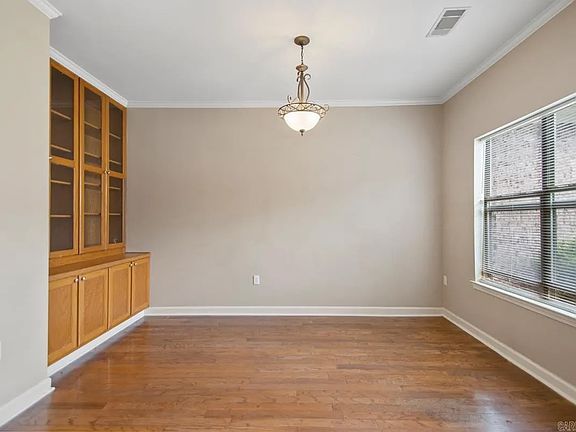 5th image of 2612 Valley Park Dr