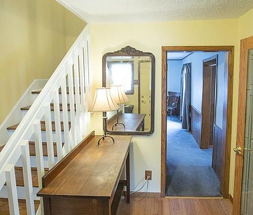 2nd image of 827 Kellogg Ave