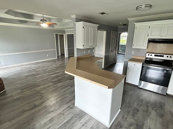 3rd image of 9927 Crooked Creek Cir