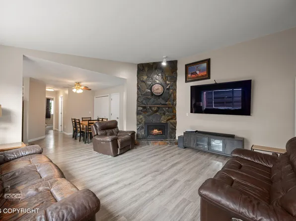 326 Krane Dr, Anchorage, AK 99504