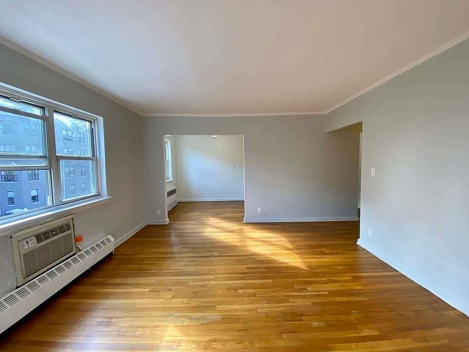 1st image of 24-10 28th St #3