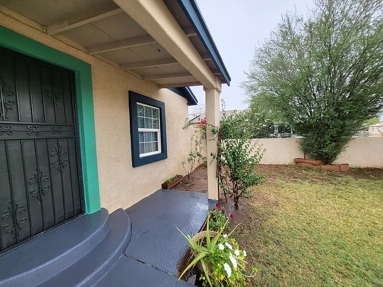 2117 W Hadley St — Photo 6