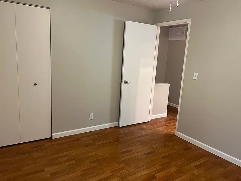 500 Jefferson St #8 — Photo 21