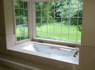 231 Dewey Rd, Inverness, IL 60067