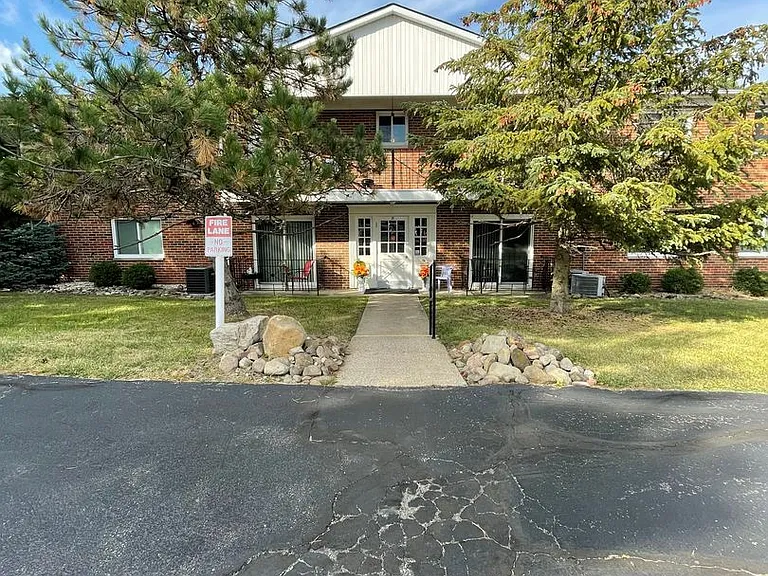 71-127 E Sprague Rd — Photo 4