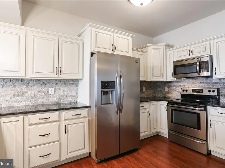 20 Delano Dr — Photo 8