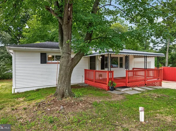 251 9th St, Pasadena, MD 21122