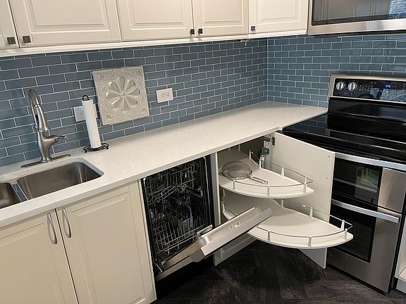 5th image of 3422 N Lake Shore Dr #5J