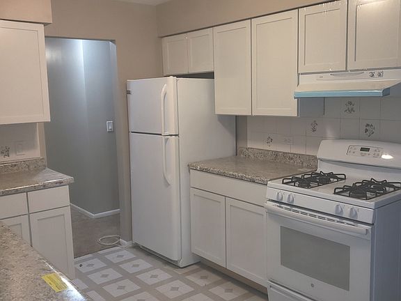 2nd image of 584 Rush St APT A