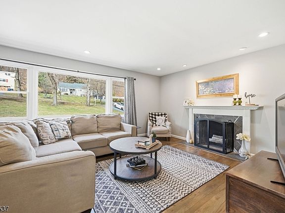 3rd image of 28 Raynor Rd