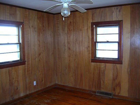 2nd image of 504 Ballard Ave