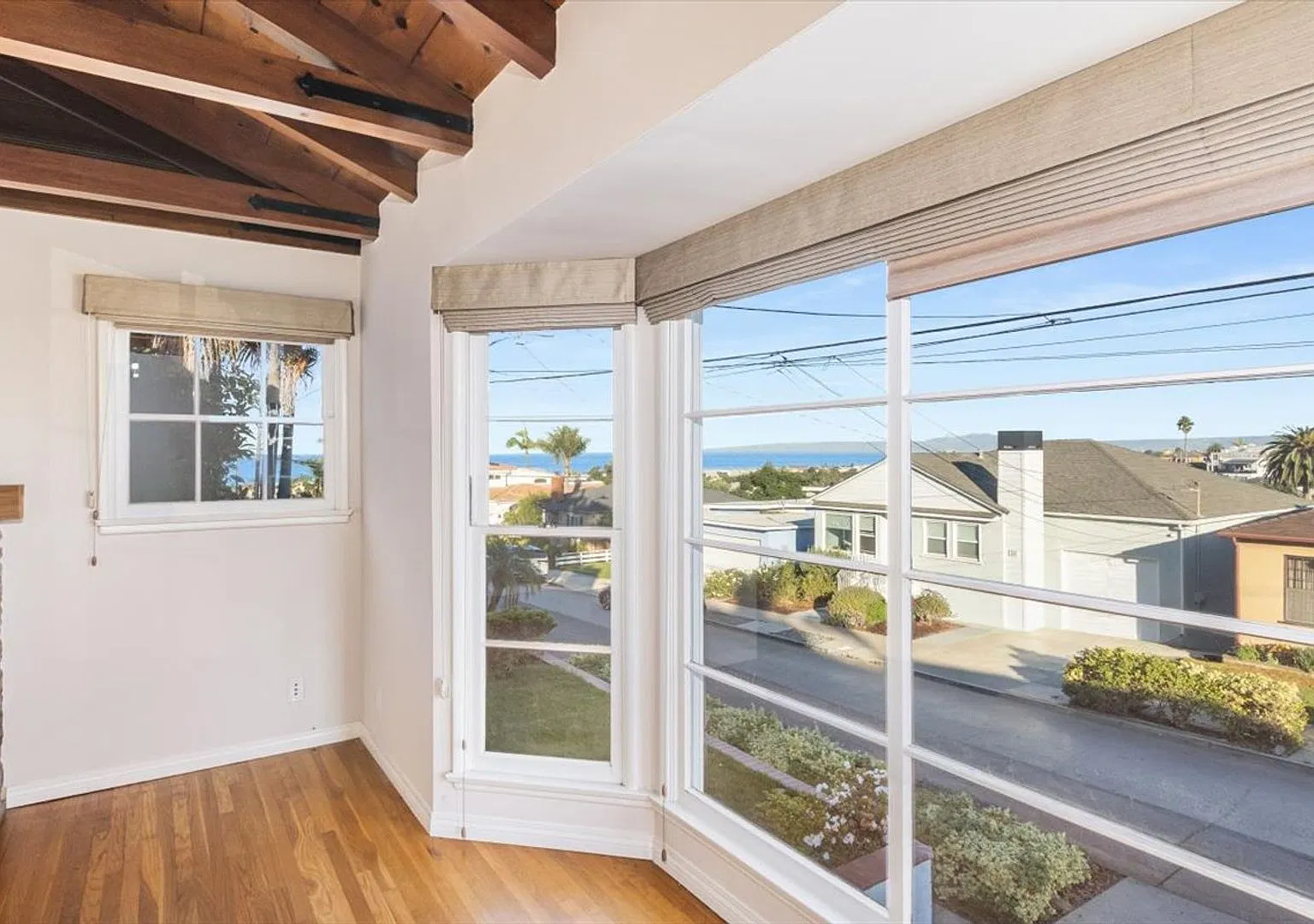 Hermosa Beach Bungalow with Beautiful Backyard and Ocean Views! — Photo 3