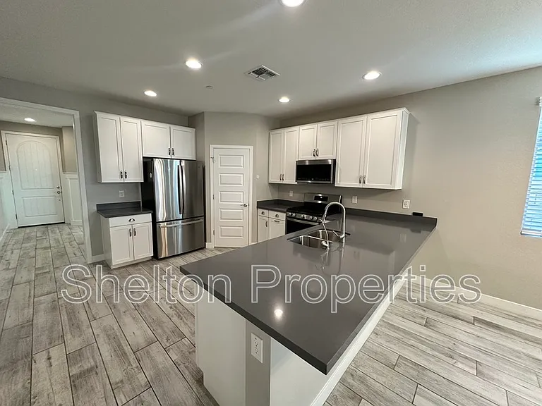 13180 W Cliffrose Rd — Photo 2
