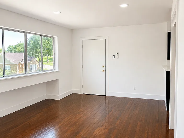 2712 Oakcliff St #4 — Photo 1