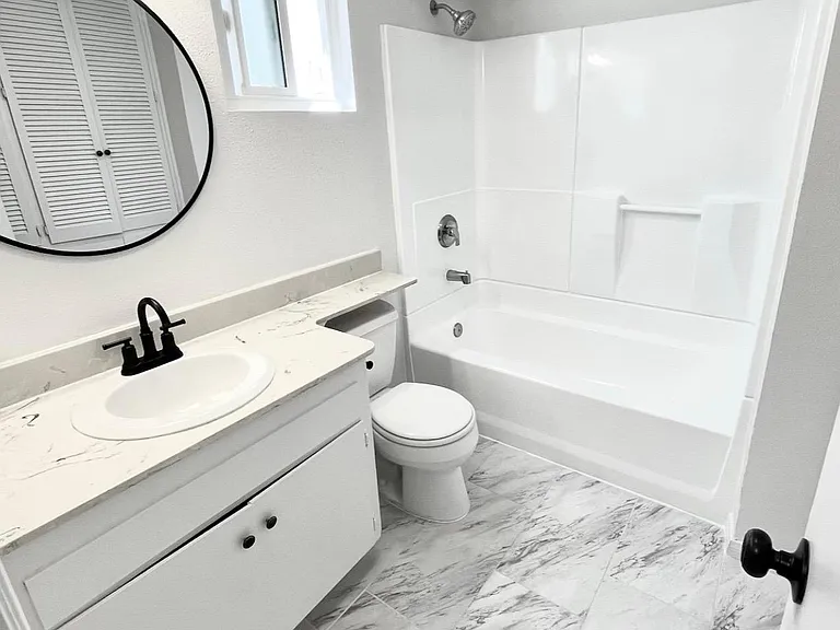 1746 Oliver Ave — Photo 6