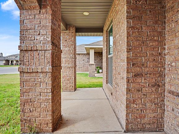 4th image of 3805 Primrose Ave