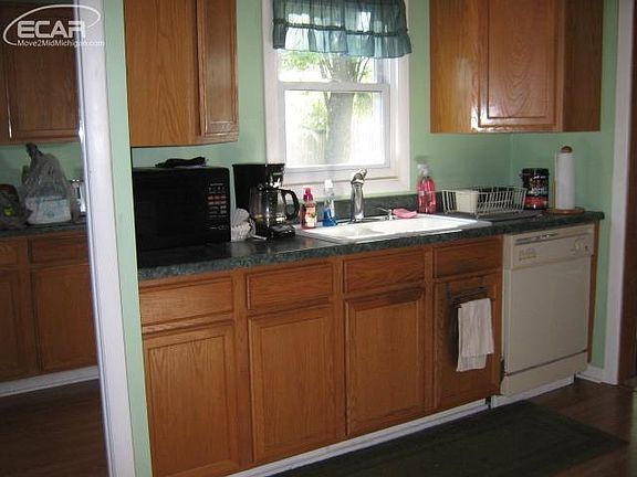 3rd image of 2060 Kent Dr