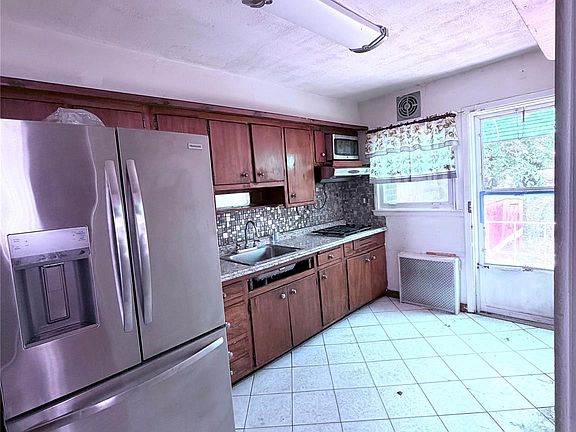 4th image of 11815 Springfield Boulevard