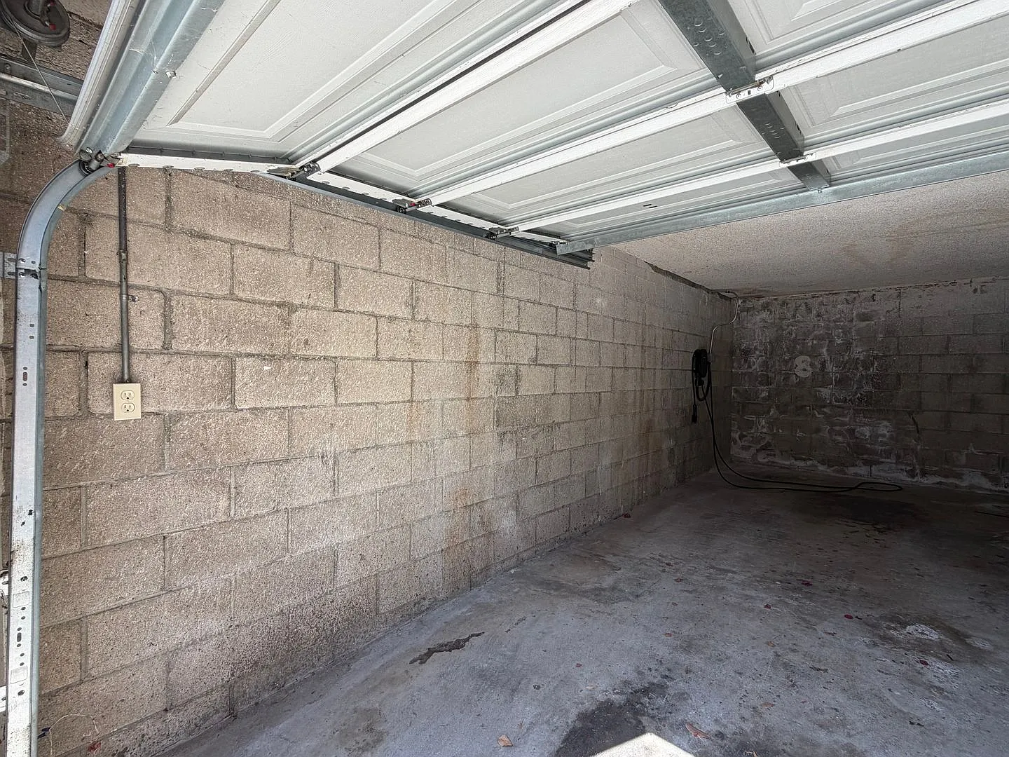 Sd: 1bd/1ba Ground-Floor Unit In North Park W/ In-Unit Laundry & Assigned Parking! — Photo 1