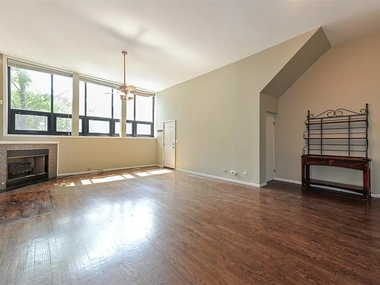 1851 N Milwaukee Ave #1S — Photo 3