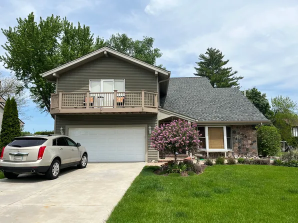 669 Tamarisk Ter, Crystal Lake, IL 60014