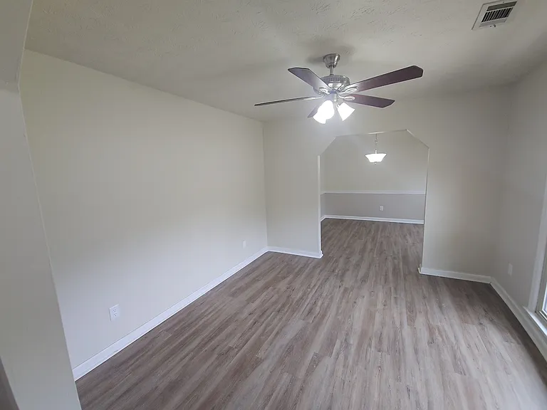 5727 Lexington Dr — Photo 7