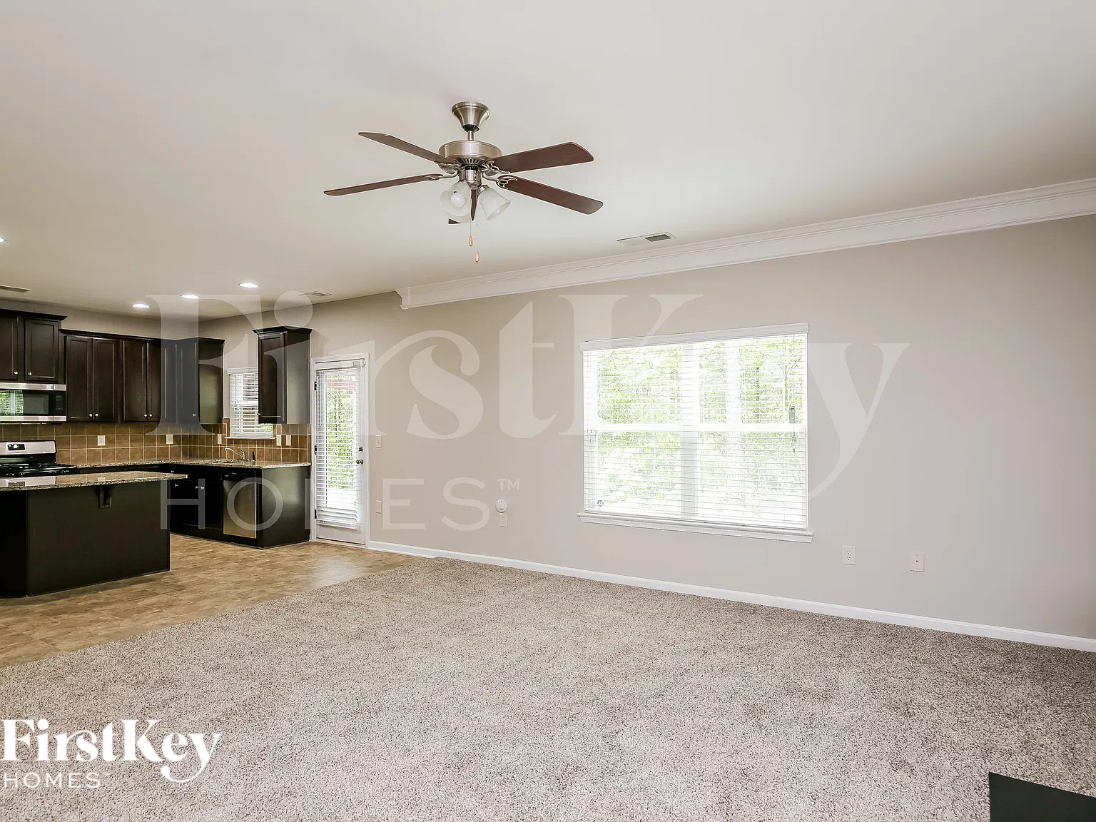 4 bed, 2.5 bath, 2376 sqft, $2,345 — Photo 4