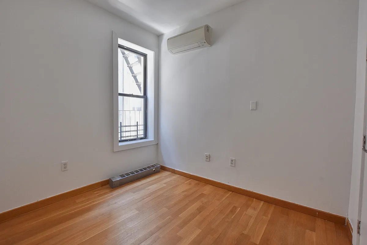 Building Photo - 72 Thompson St #B3