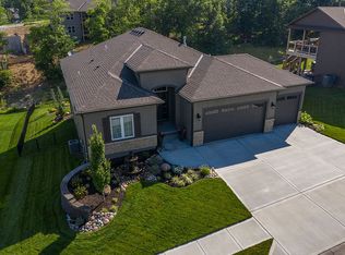 5892 S National Dr, Parkville, MO 64152