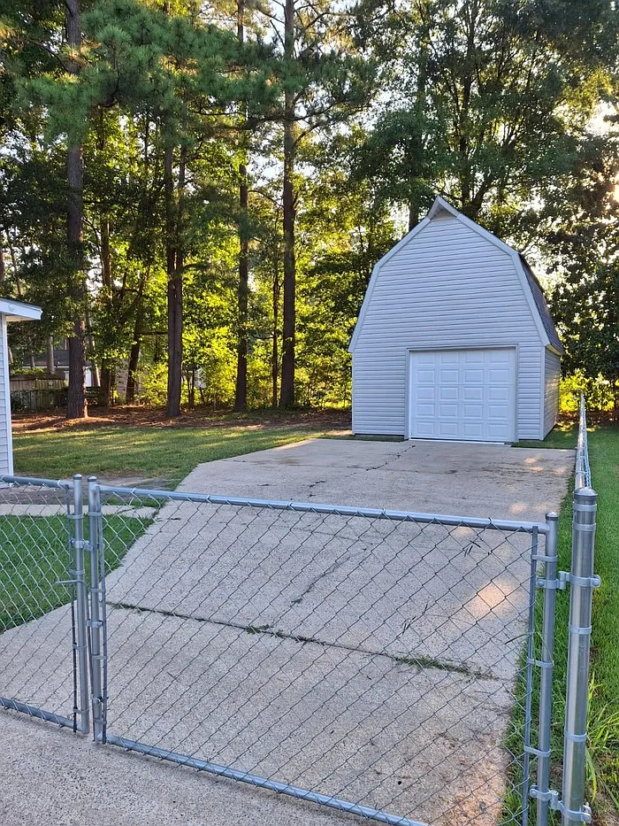 3 bed, 2.5 bath, 2029 sqft, $2,050 — Photo 4