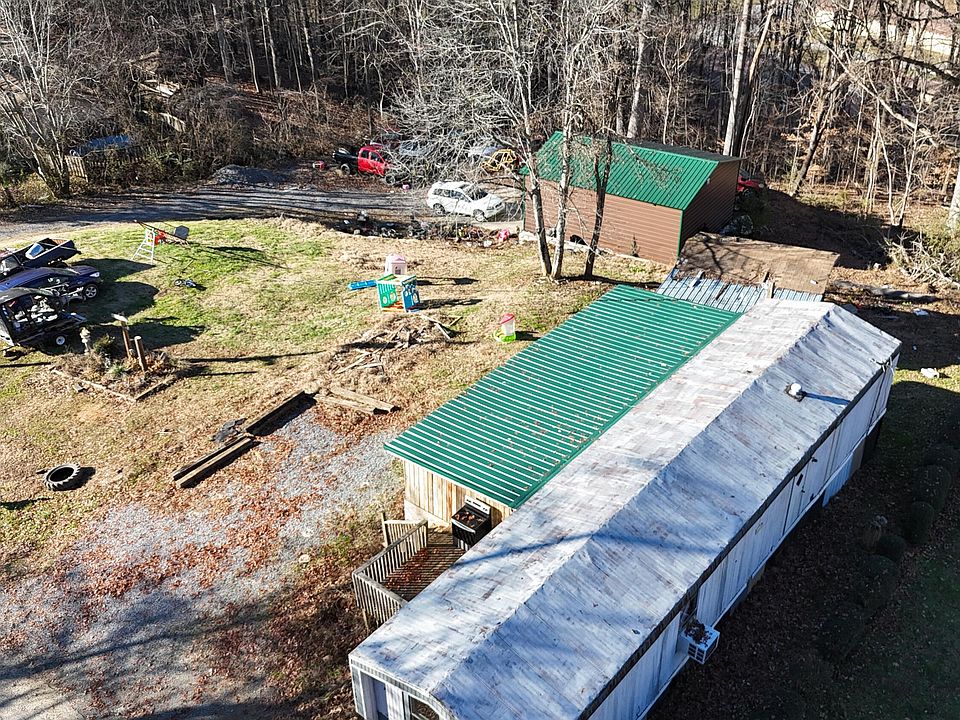 2nd image of 208 Henard Rd