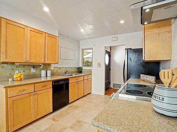 5th image of 1515 Altura Way
