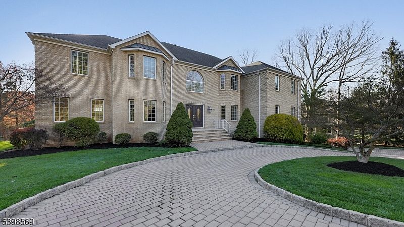 1st image of 156 Washington Dr