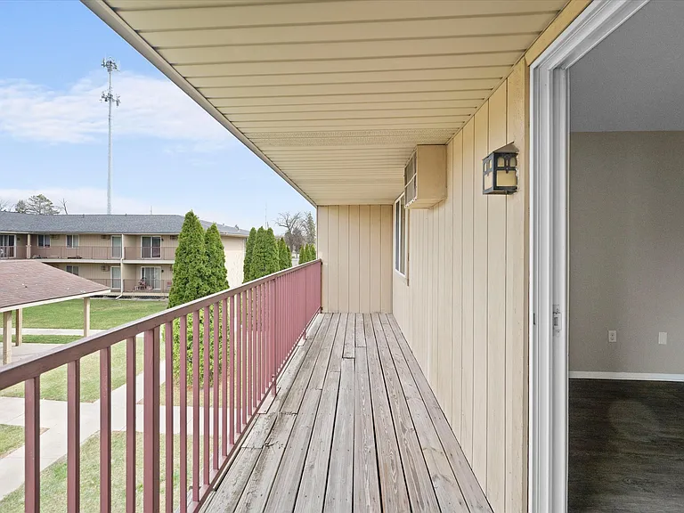 Toledo Circle Apartments — Photo 13