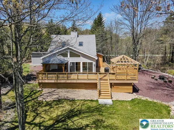 136 Tumbleweed Dr, Long Pond, PA 18334